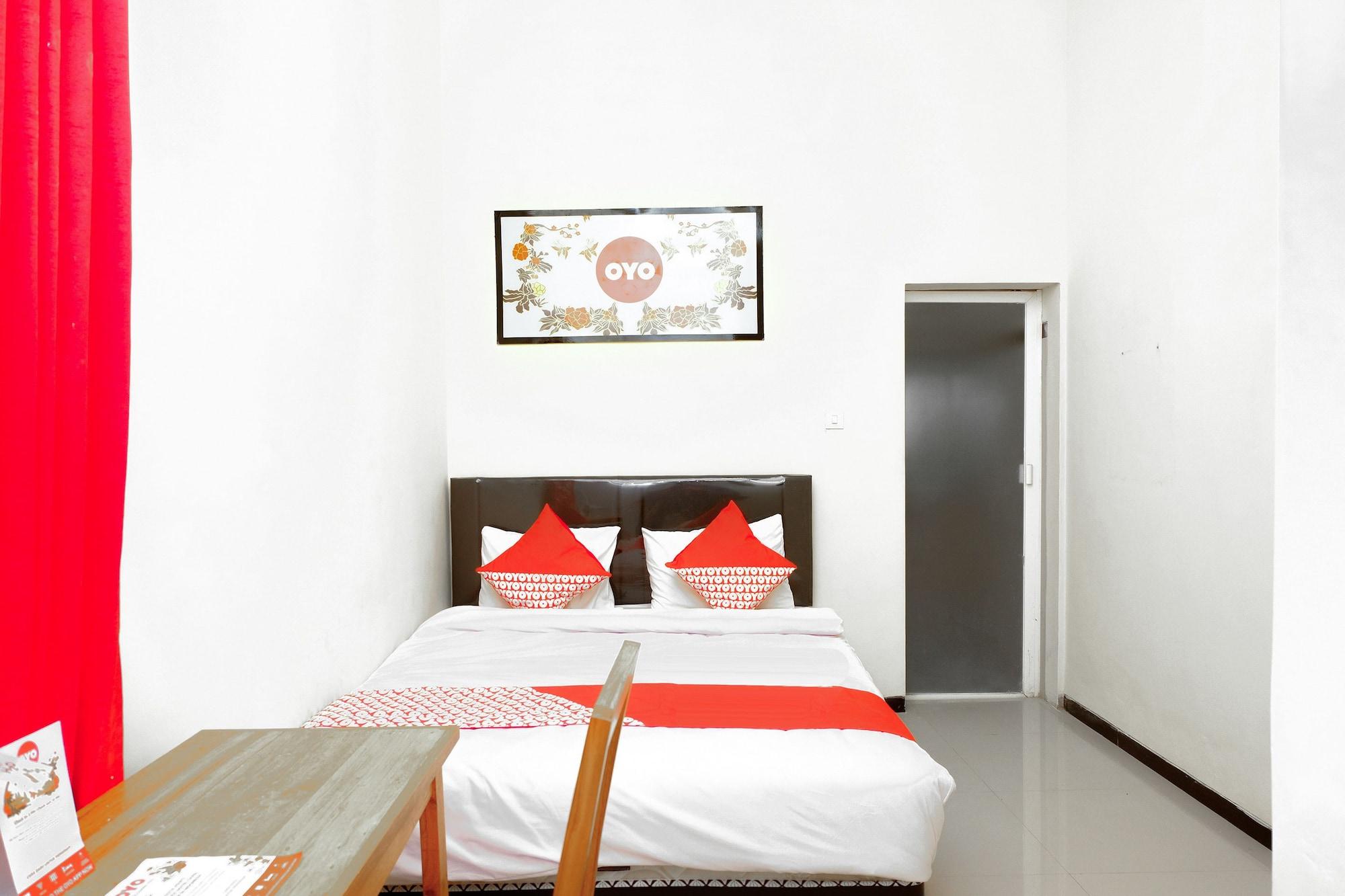 Oyo 314 Emas 23 Guest House Syariah Маланг Экстерьер фото
