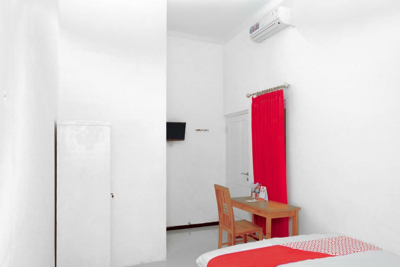 Oyo 314 Emas 23 Guest House Syariah Маланг Экстерьер фото
