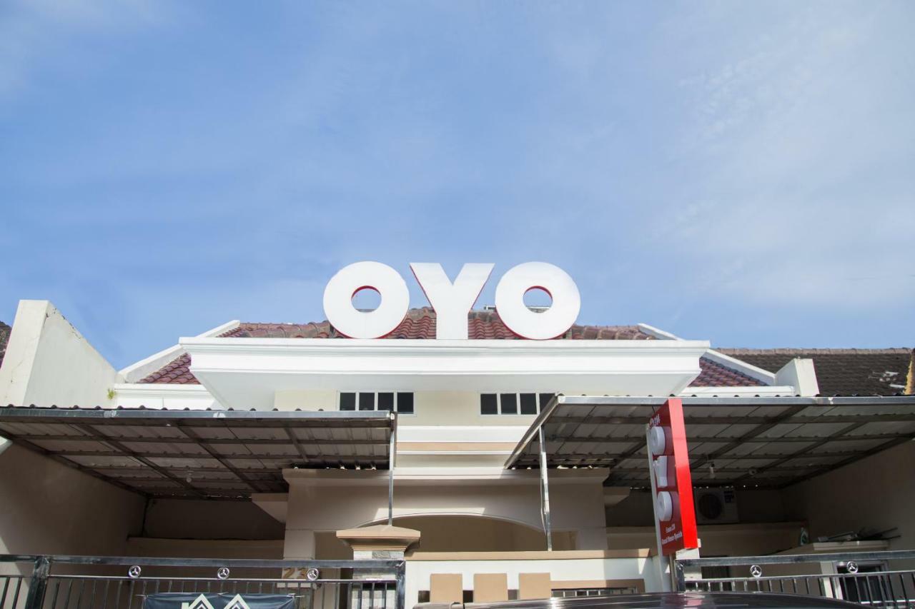 Oyo 314 Emas 23 Guest House Syariah Маланг Экстерьер фото